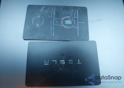 2022 Tesla Model Y Long Range Dual Motor All-Wheel Drive z USA, uszkodzony, nr VIN 7SAYGDEE4NF445847